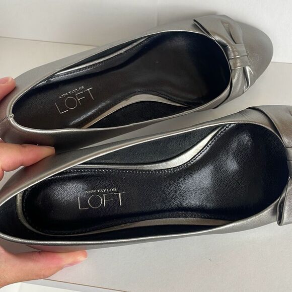 Ann Taylor LOFT Bow Accent Micro Wedge Flats 6 - Picture 15 of 16